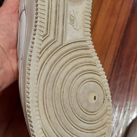 NIKE AIR FORCE LOW TRIPLE WHITE Size 6.5 Y - Picture 12 of 16